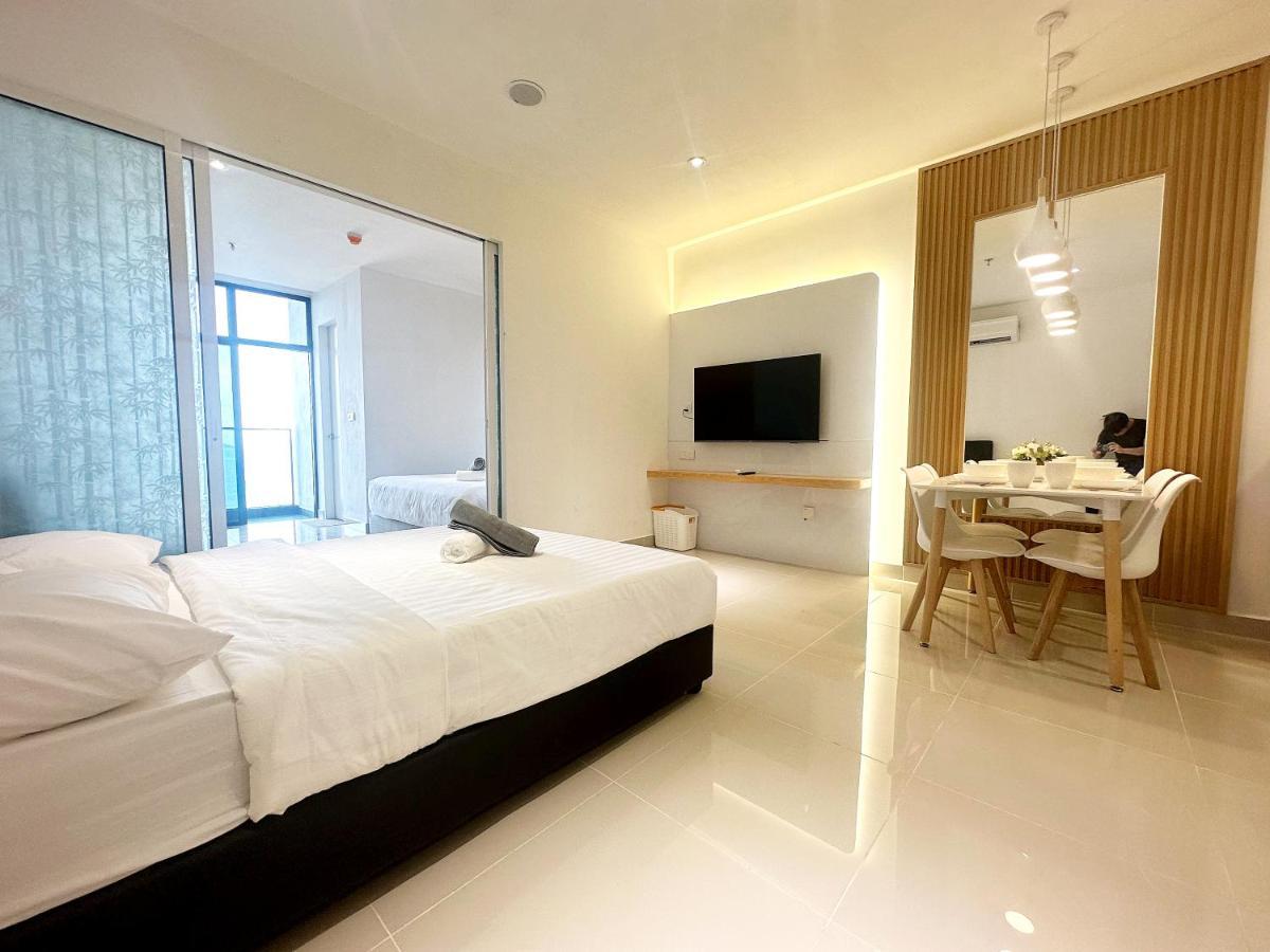 The Shore Kota Kinabalu City Centre By Lw Suites Exteriör bild