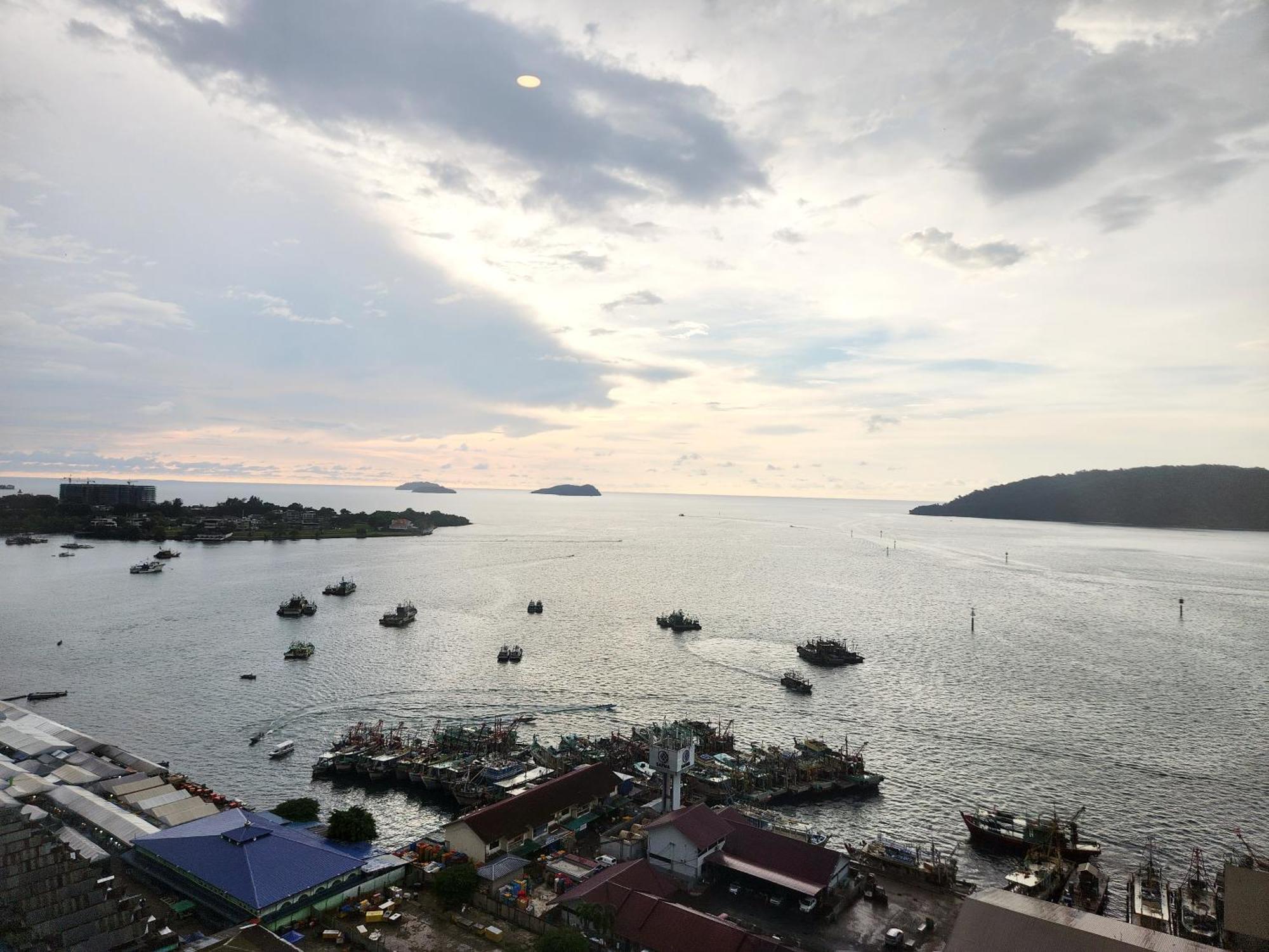 The Shore Kota Kinabalu City Centre By Lw Suites Rum bild