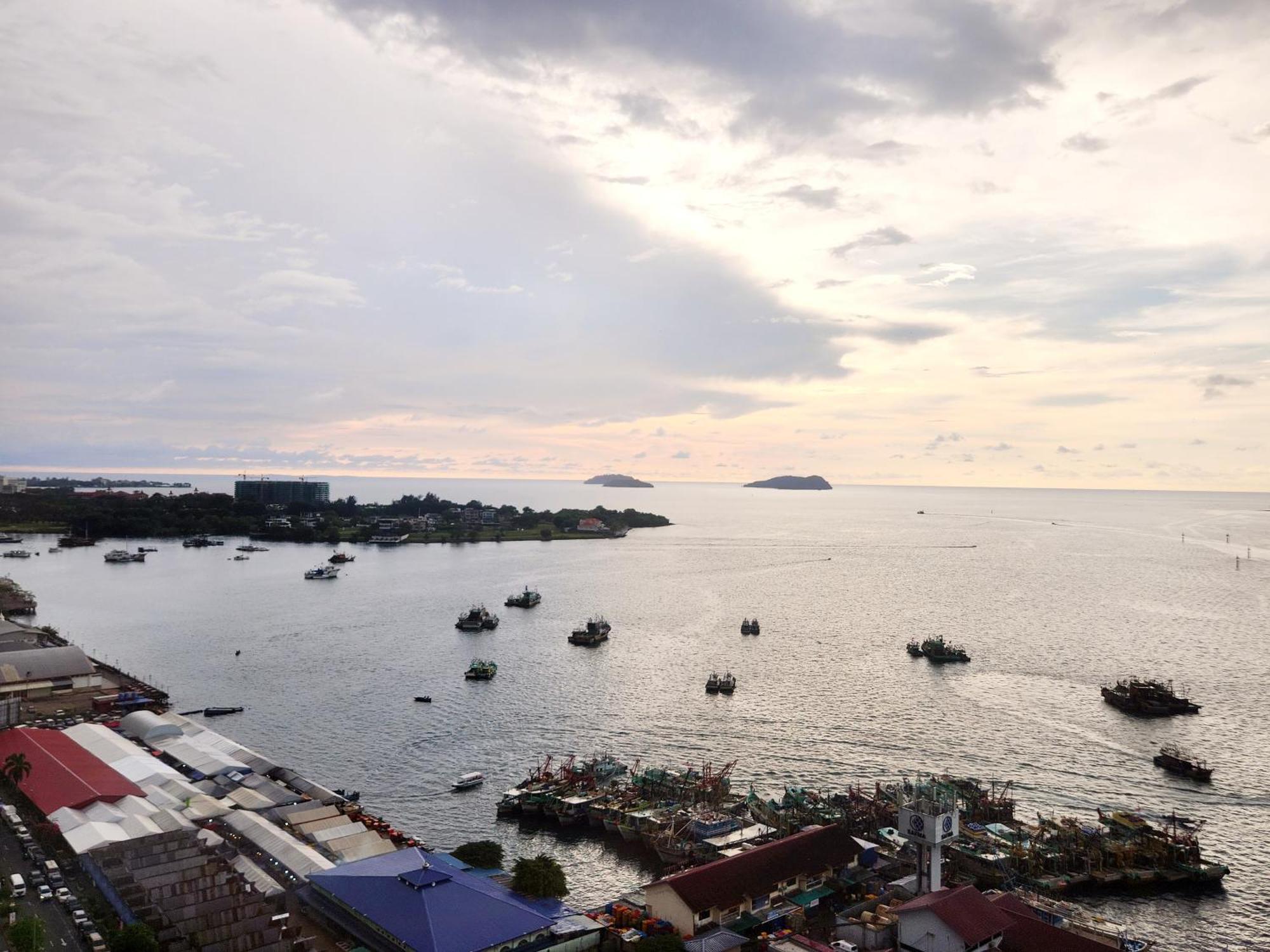 The Shore Kota Kinabalu City Centre By Lw Suites Rum bild